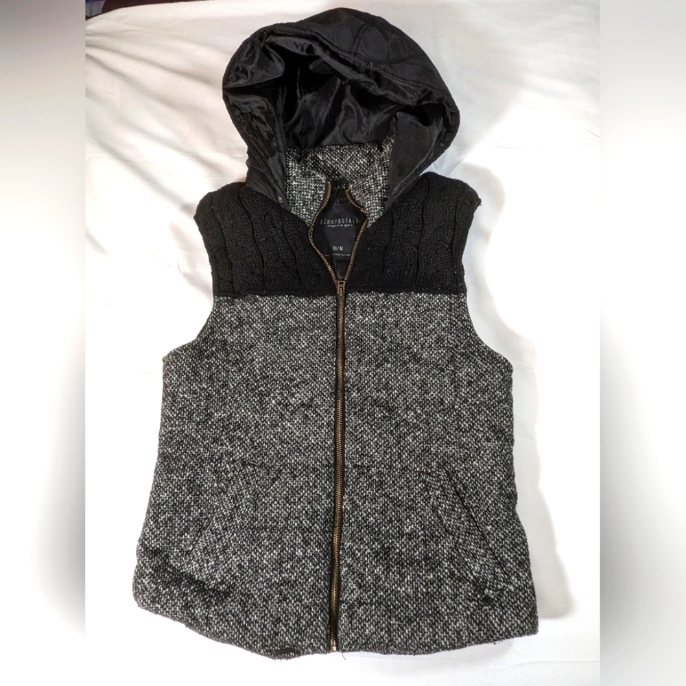 Aeropostale Hooded Zip Vest with Cable-Knit Style Accent Size Medium